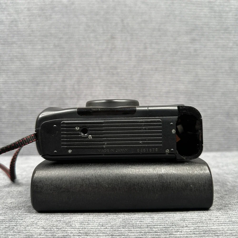 Nikon Zoom Touch 400 35mm Film Camera 35-70mm Macro Lens with Case Black Vintage